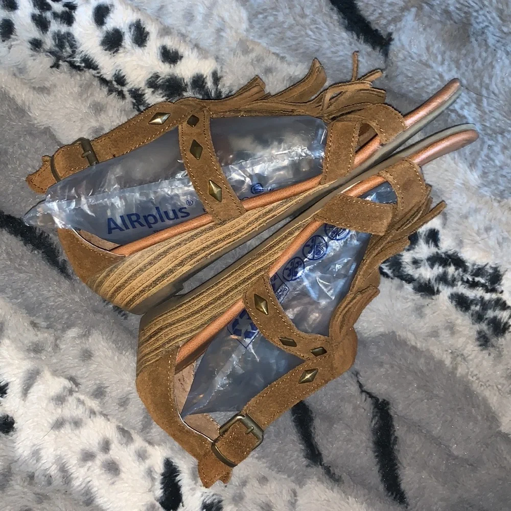 Minnetonka Merriam Suede Leather Fringe Wedge Sandals — 8